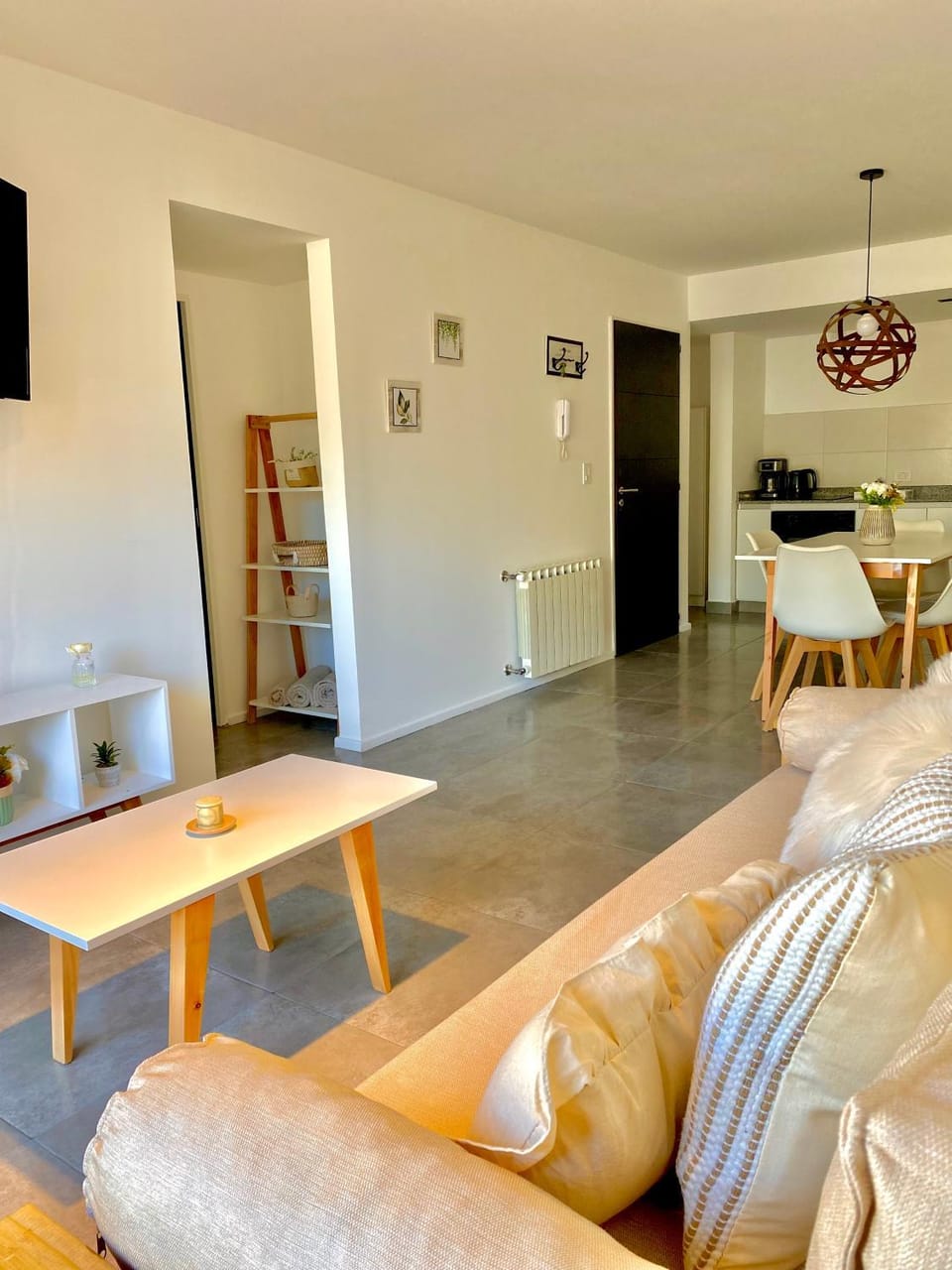 Seating area, Dining area