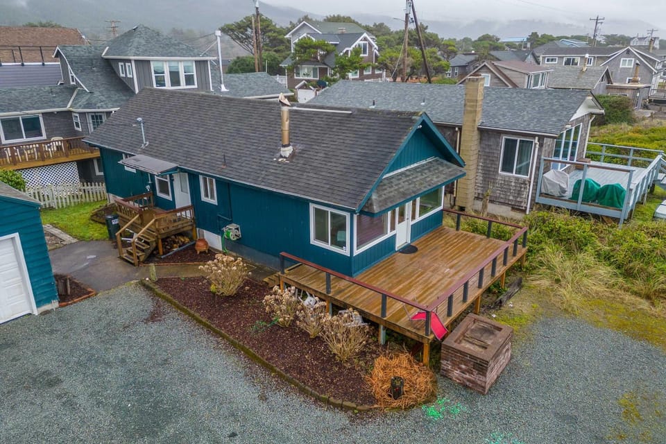 Beachside Bungalow House in Rockaway Beach