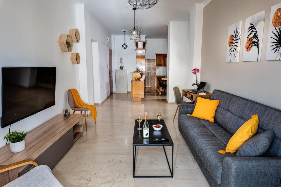 Central apt. with parking - 3 min from old port Apartment in Chania