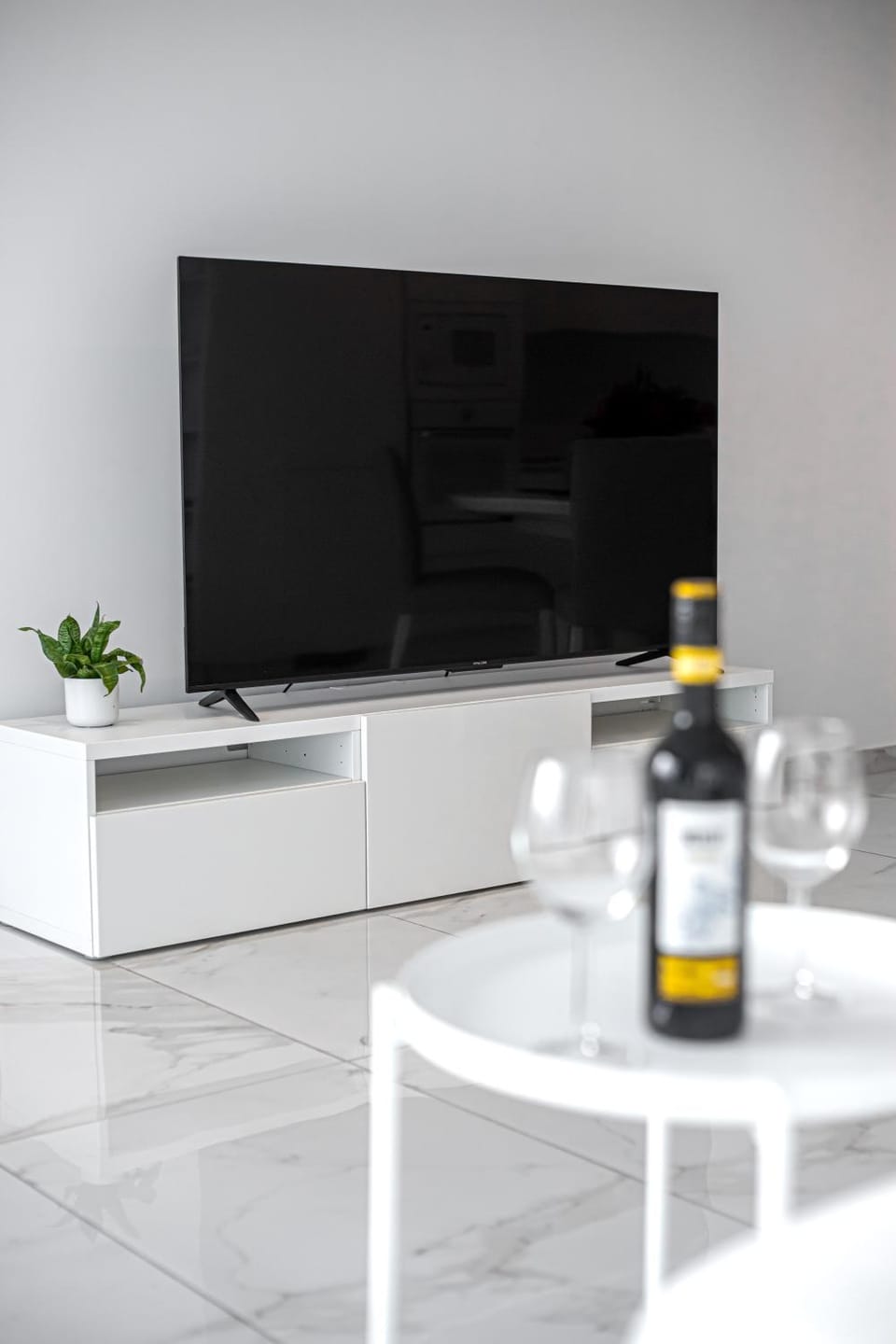 TV and multimedia, Living room, Evening entertainment