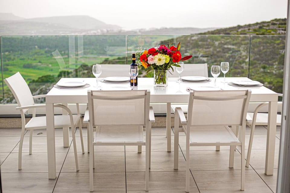 Natural landscape, View (from property/room), Balcony/Terrace, Dining area