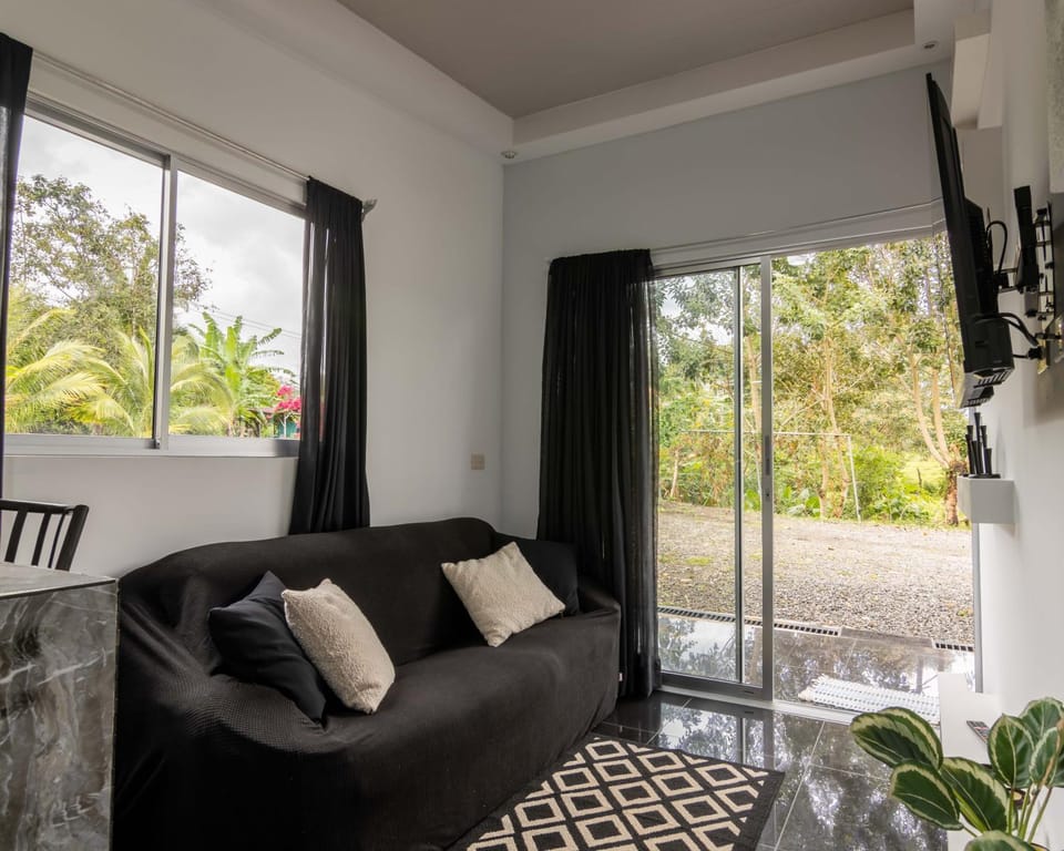 Day, Living room, Seating area