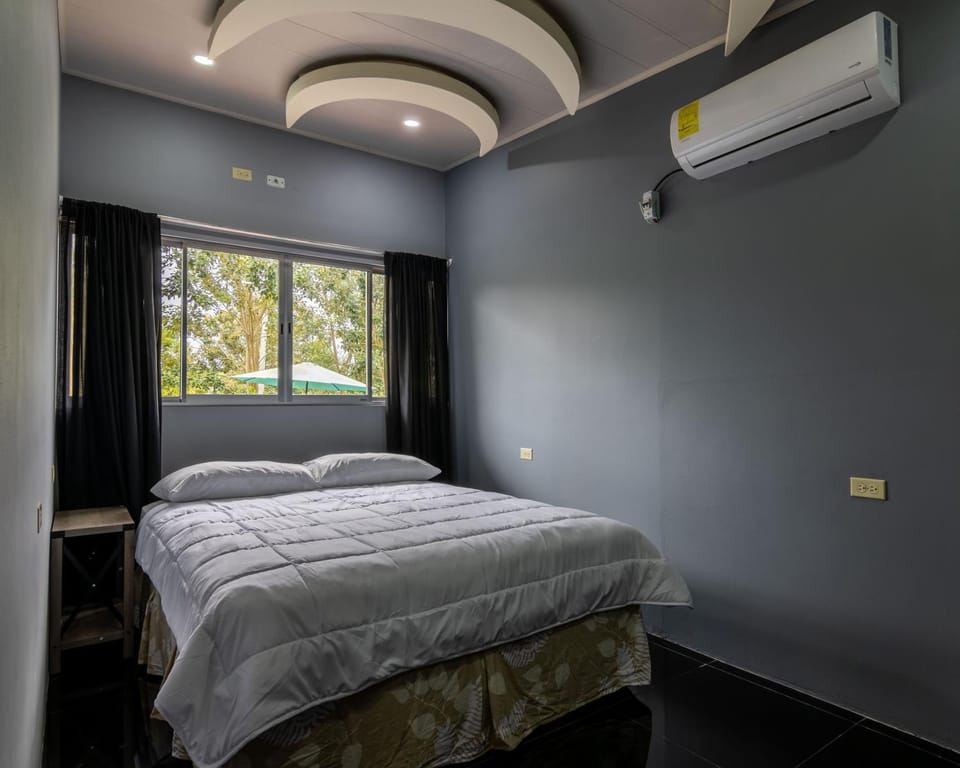 Bed, Photo of the whole room, Bedroom, air conditioner