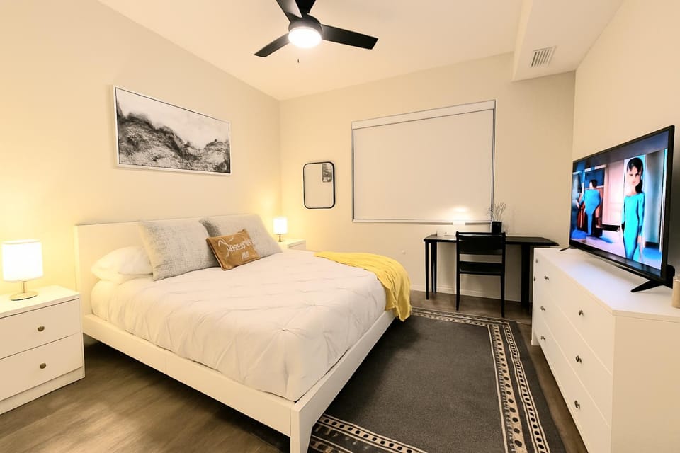 Luxe & cozy 3Beds,2rooms,EV Gym Near Beaches&Downtown WPB Apartment in West Palm Beach