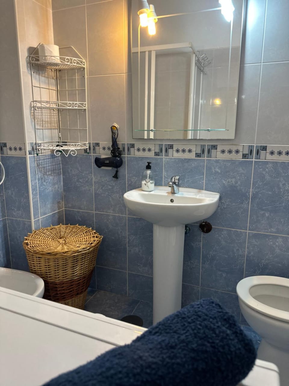 Toilet, Bathroom, towels