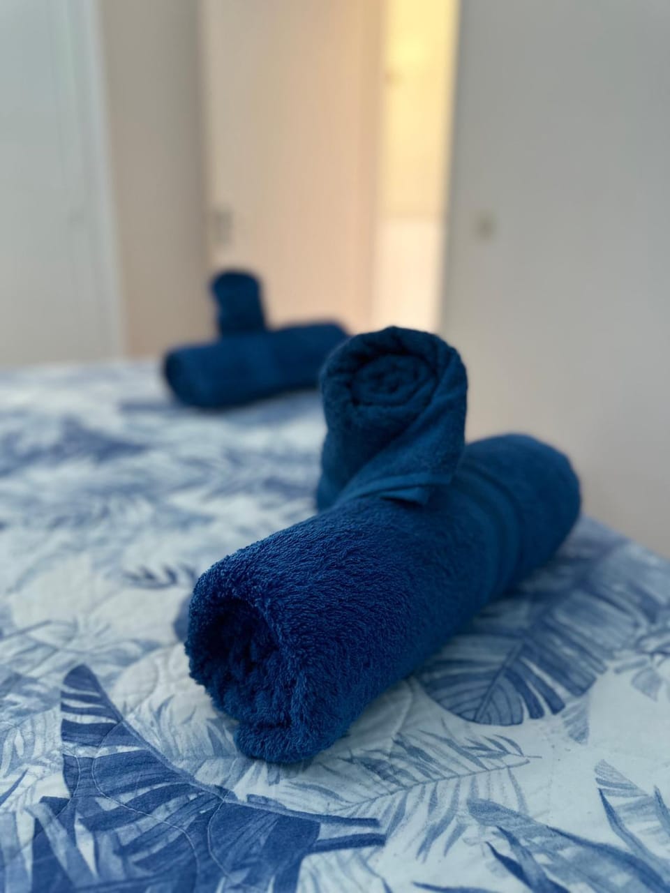Bed, towels