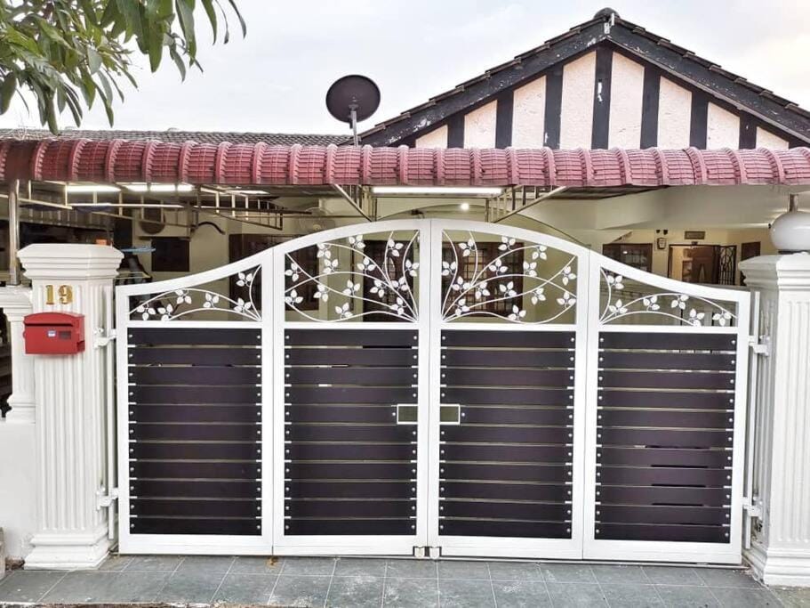 Zaref Homestay Pasir Gudang @ Taman Mawar House in Johor
