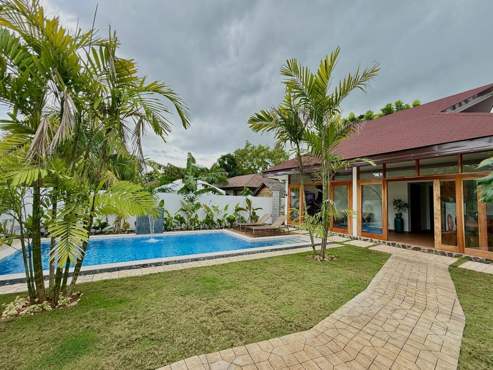 Bella Napoli Resort & Resto Hotel in Central Visayas