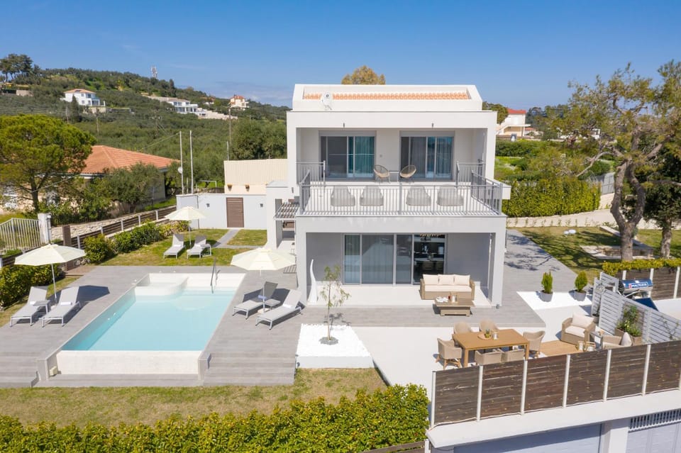 Property building, Patio, Swimming pool