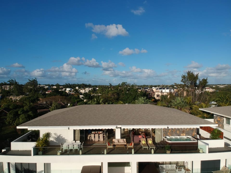 Property building, View (from property/room), Balcony/Terrace