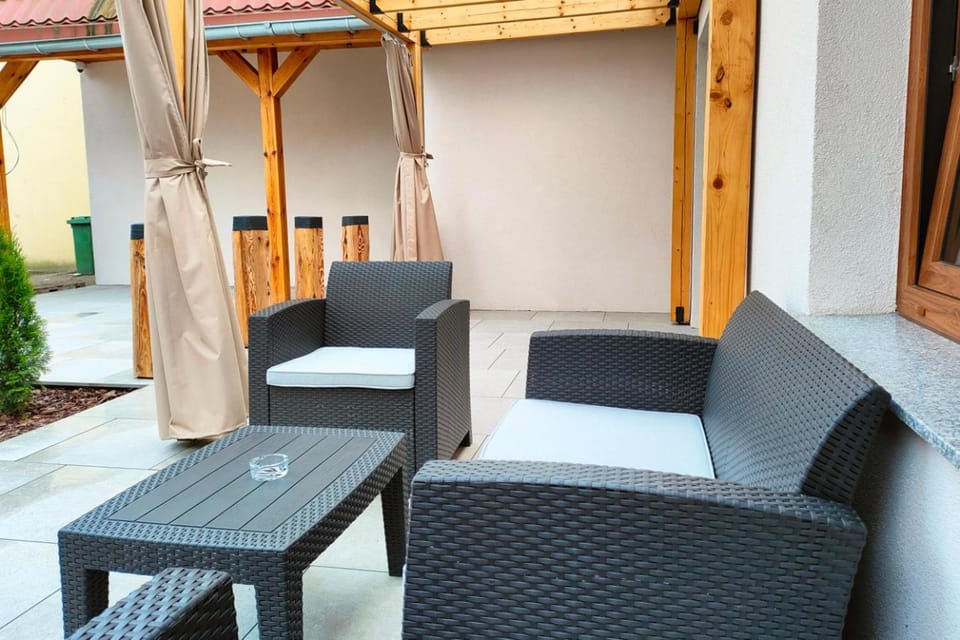 Patio, Balcony/Terrace, Seating area