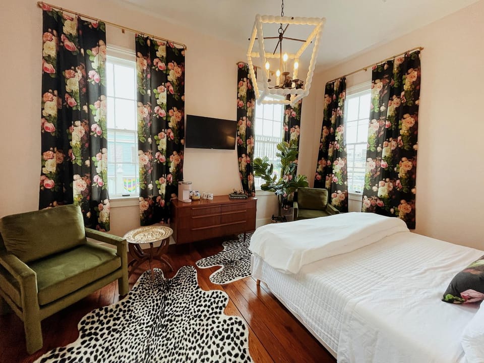Sugar's INN Room #6 King Bed Hotel in Texas City