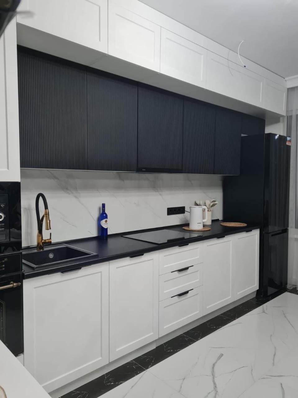 Kitchen or kitchenette, minibar, oven, stove