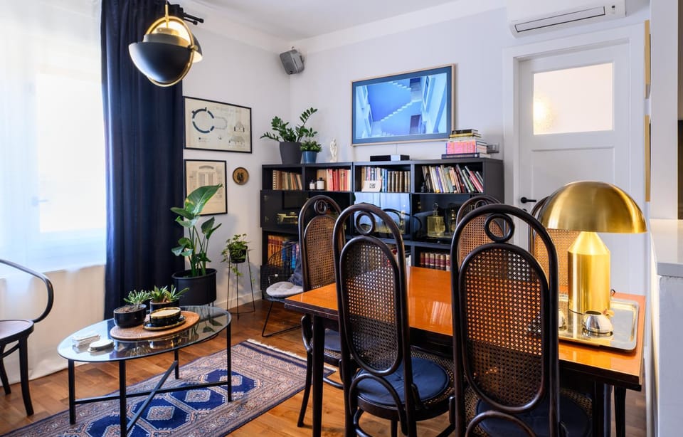Library, TV and multimedia, Living room, Seating area, Dining area, Evening entertainment, air conditioner