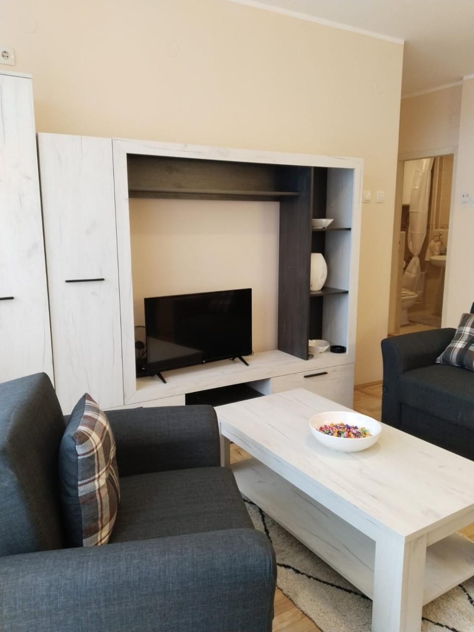 Communal lounge/ TV room, TV and multimedia, Living room, Seating area