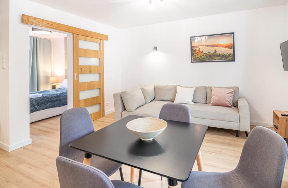 Bed, Seating area, Dining area, Bedroom