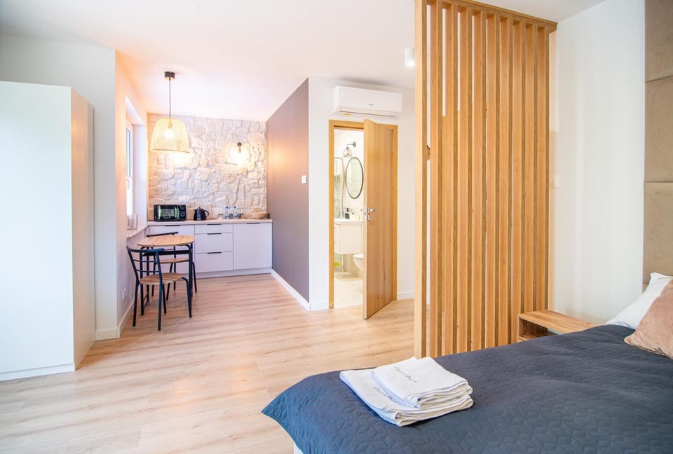 Bed, Photo of the whole room, Bedroom, minibar