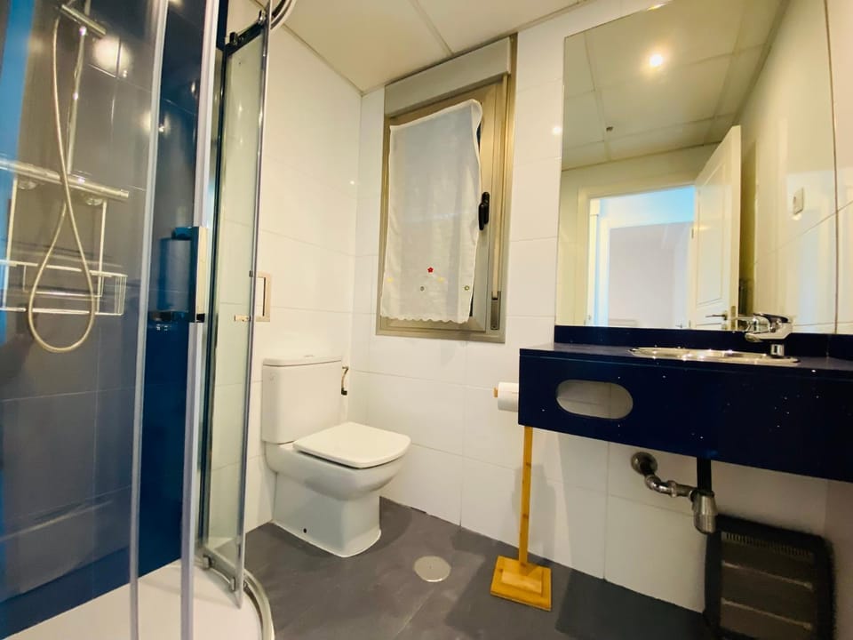 Shower, Toilet
