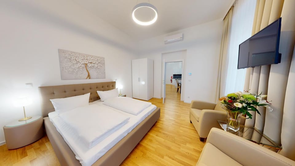 Bed, TV and multimedia, Photo of the whole room, Seating area, Bedroom, furniture, furniture, wardrobe, air conditioner