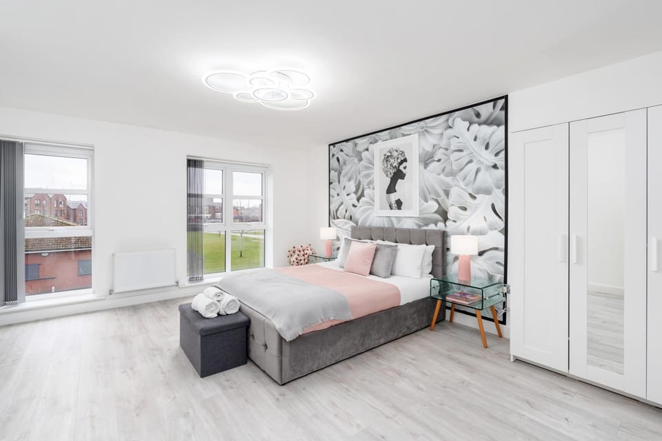 Bed, Bedroom, towels, wardrobe