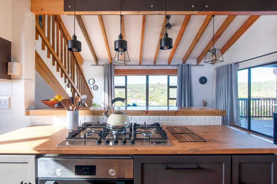 Kitchen or kitchenette, dishwasher, stove