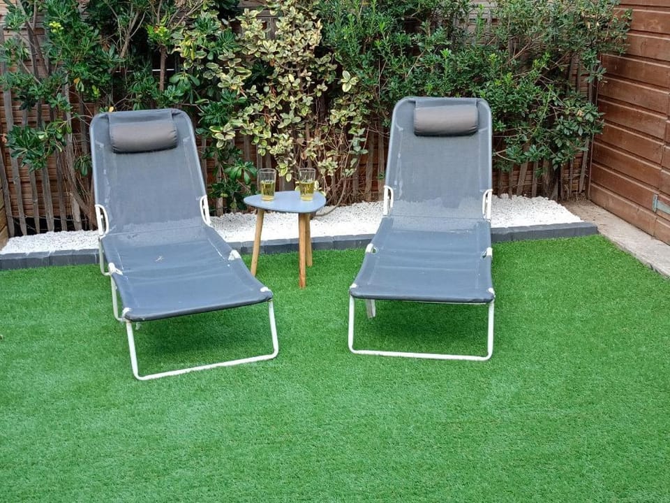 Garden, sunbed