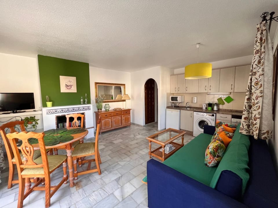 TV and multimedia, Kitchen or kitchenette, Living room, Seating area, Dining area, minibar, pet friendly, stove