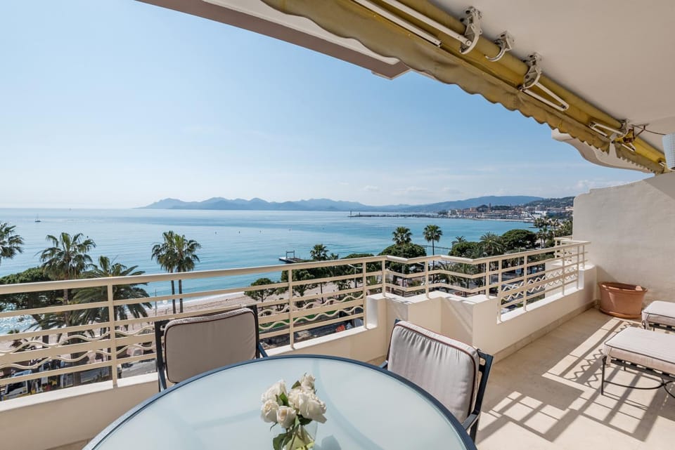 View (from property/room), Balcony/Terrace, Seating area, Sea view