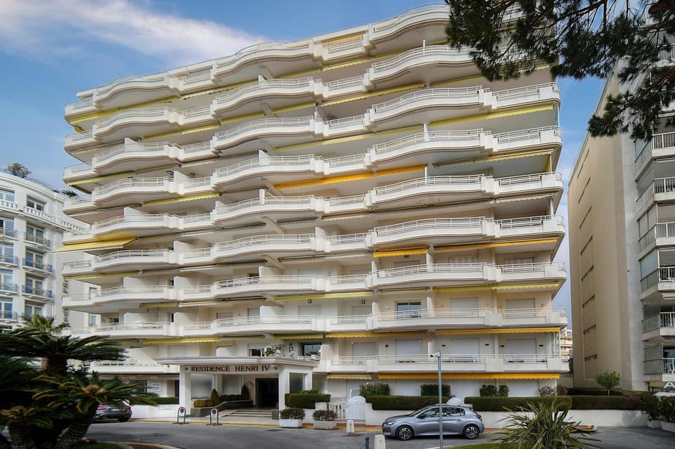 Property building, Neighbourhood, Street view