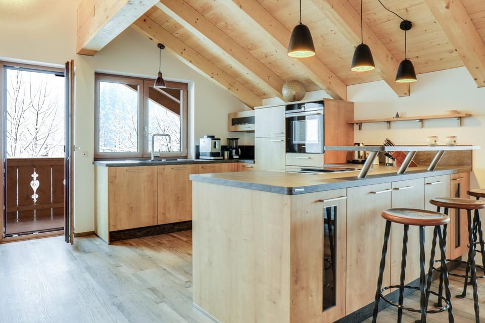 Kitchen or kitchenette, Living room