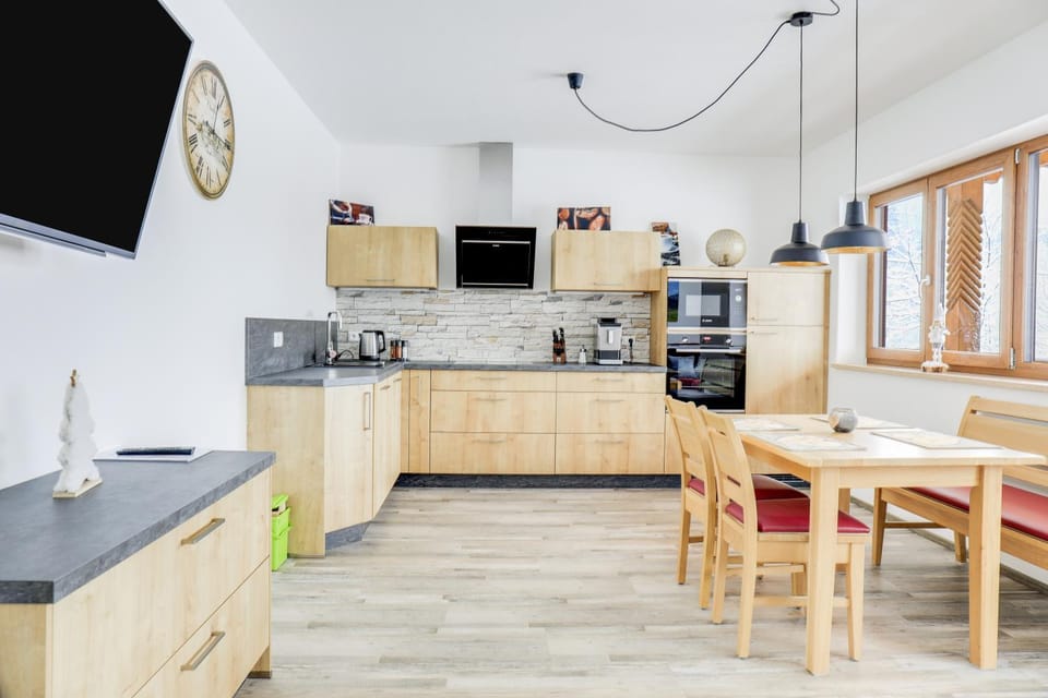 Kitchen or kitchenette, Living room