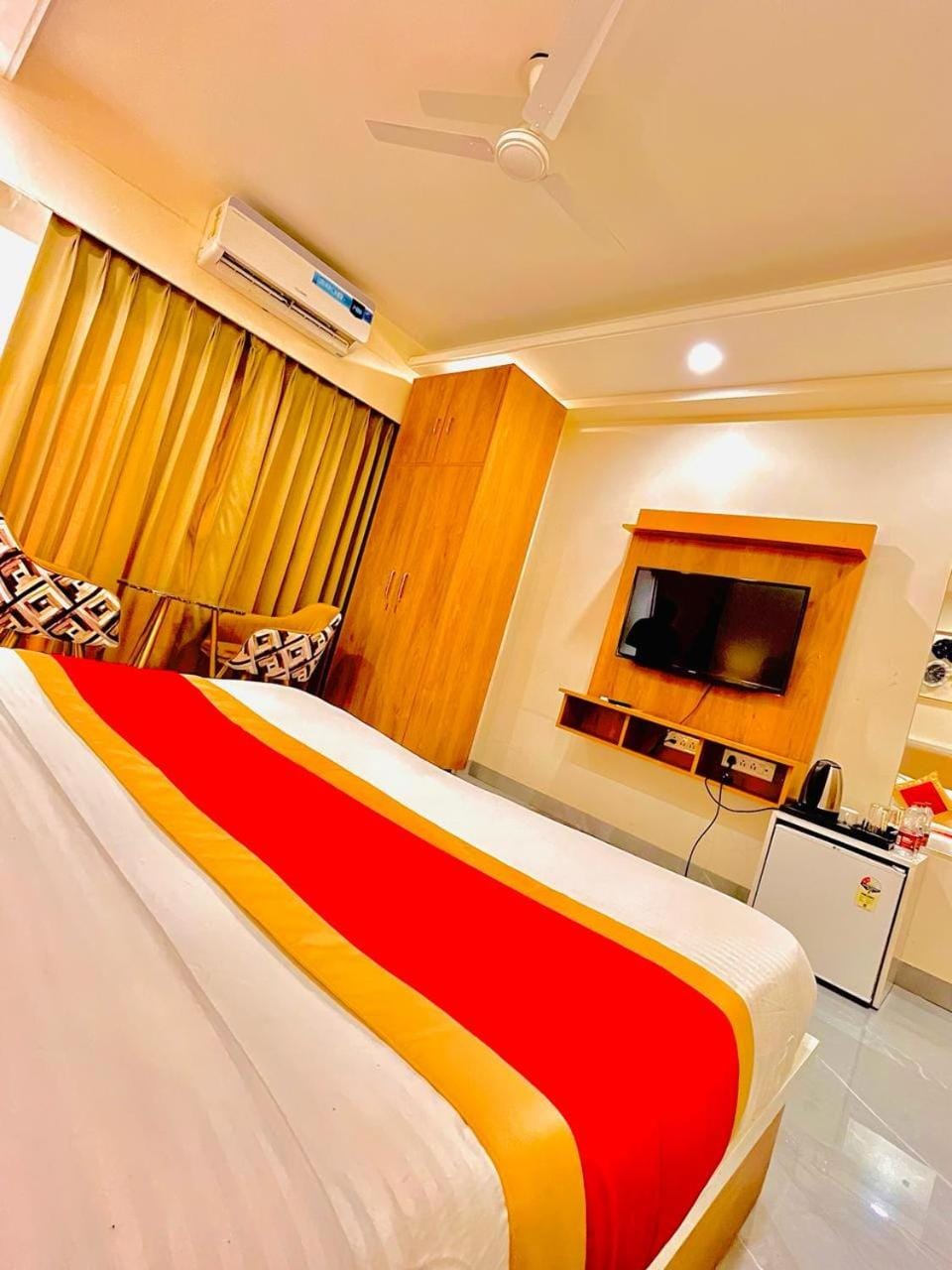 Communal lounge/ TV room, Living room, Bedroom