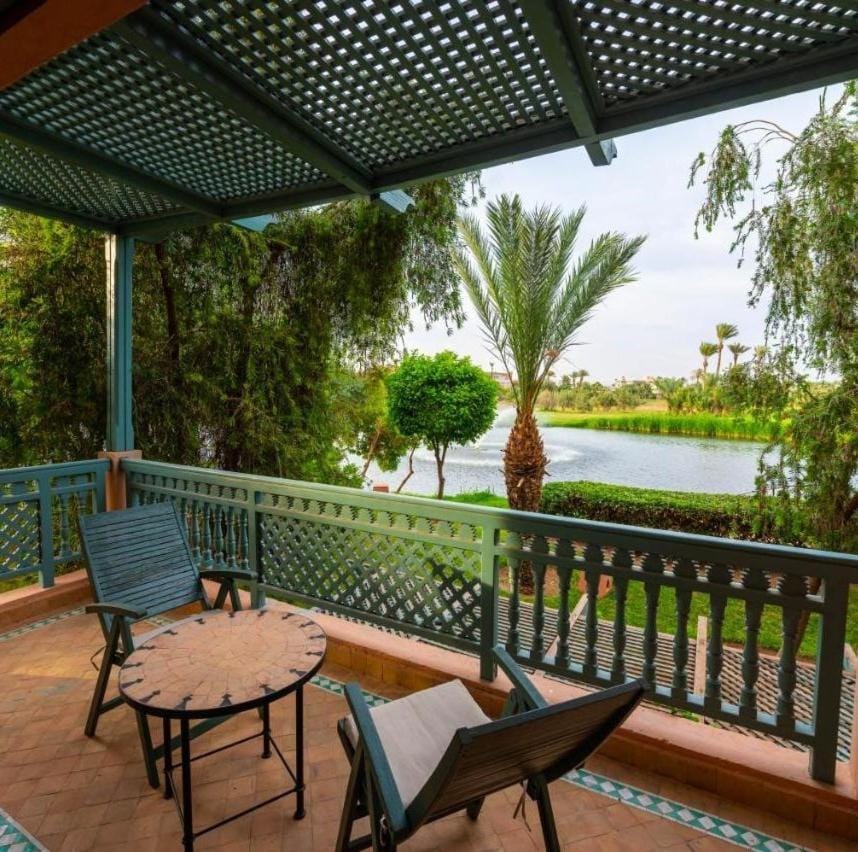 View (from property/room), Balcony/Terrace, Lake view