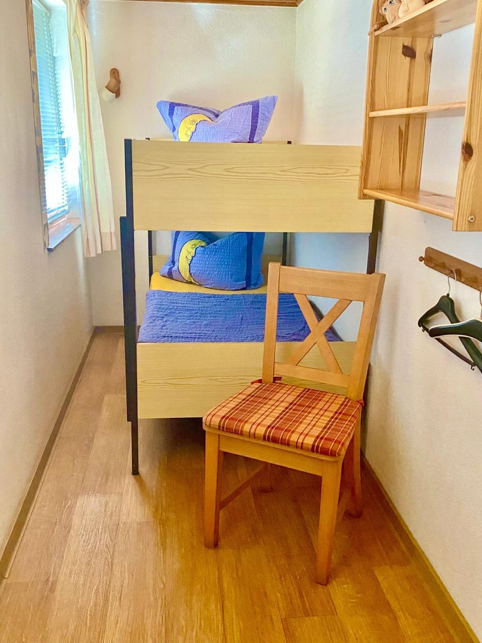 Bedroom, bunk bed