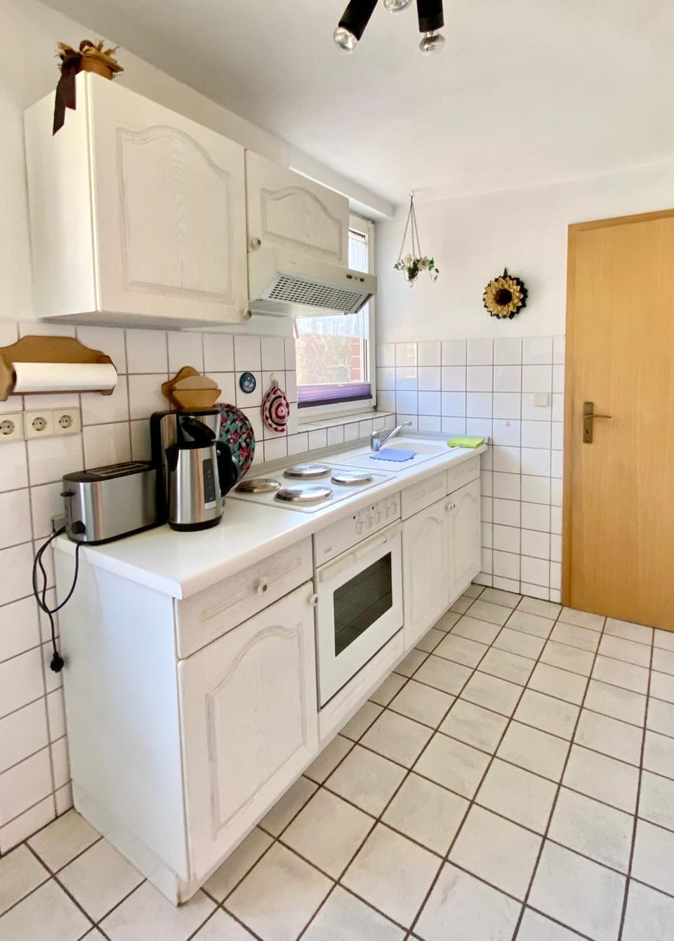Kitchen or kitchenette, pet friendly, stove, toaster