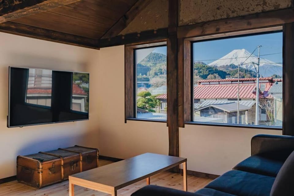 TV and multimedia, View (from property/room), Living room, Seating area, Mountain view
