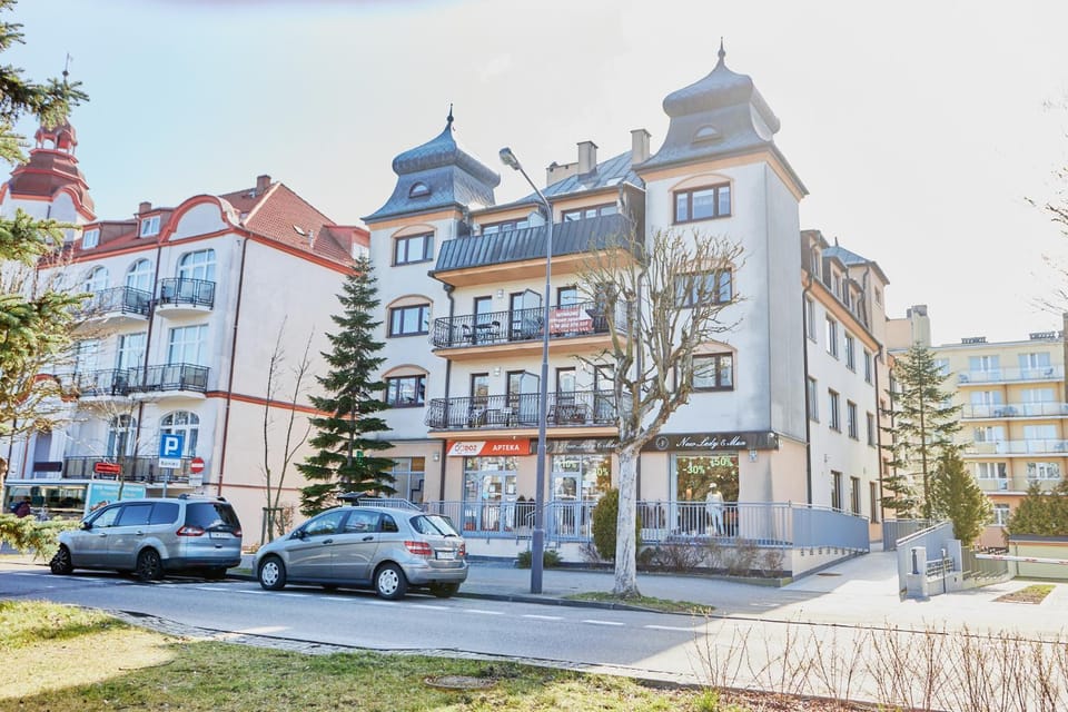 Property building, Day, Neighbourhood, Location