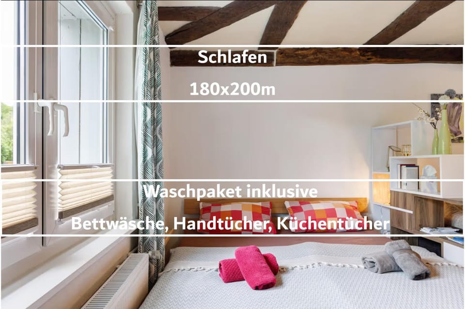 Bed, Day, Photo of the whole room, Decorative detail, Bedroom, towels