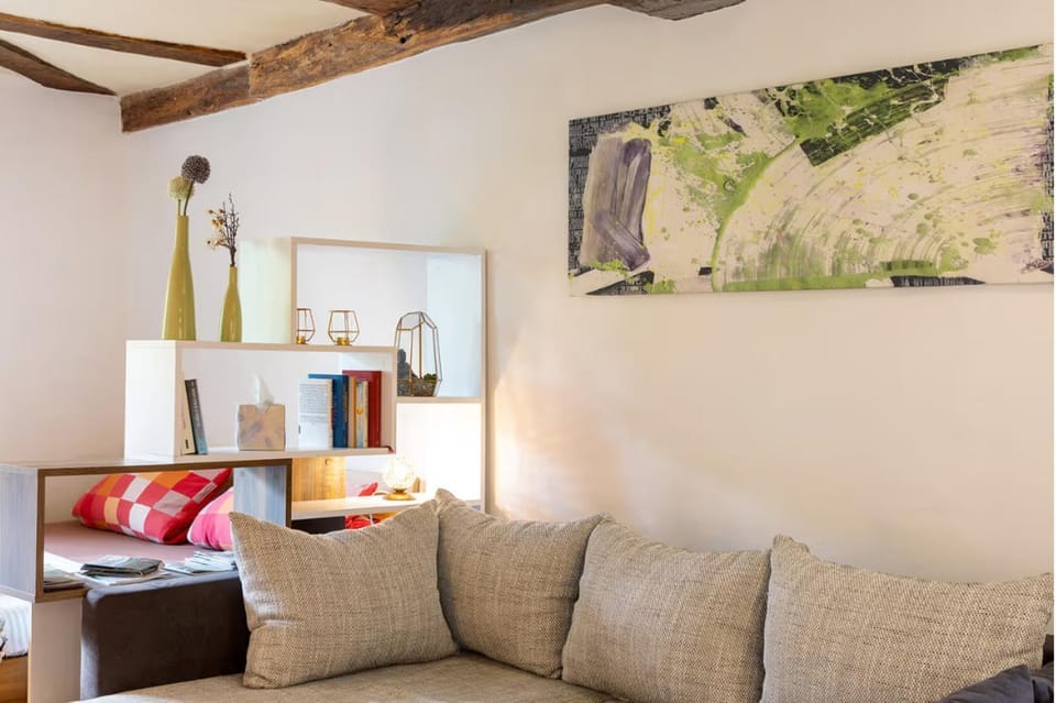 Bed, Library, Photo of the whole room, Seating area