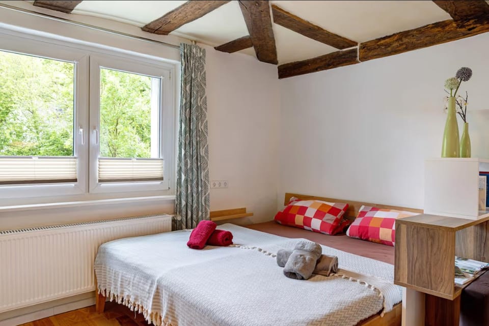 Bed, Day, Photo of the whole room, Decorative detail, Bedroom, towels