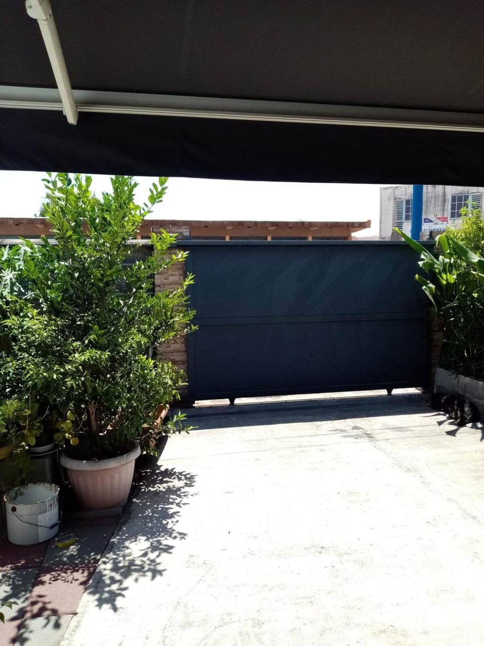 Facade/entrance, Garden