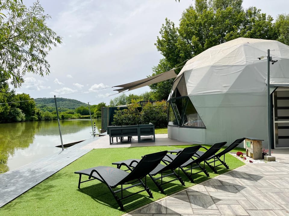 DOMEGLAMPING at FISHINGLAKE House in Siófok