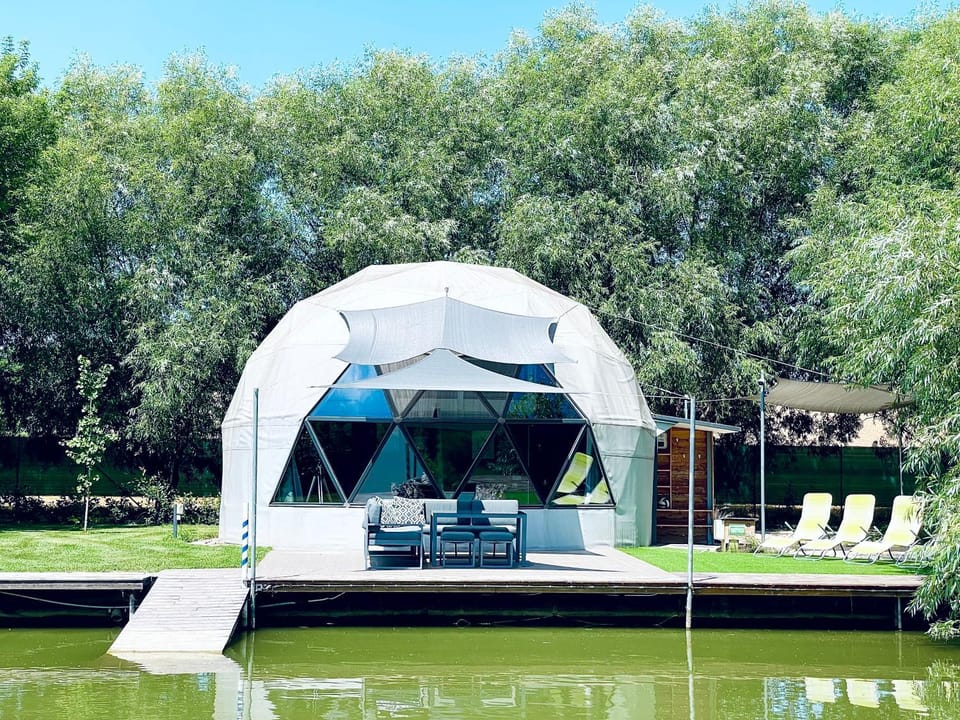 DOMEGLAMPING at FISHINGLAKE House in Siófok