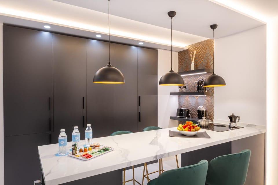 Kitchen or kitchenette, Food and drinks, Dining area, stove, kitchen