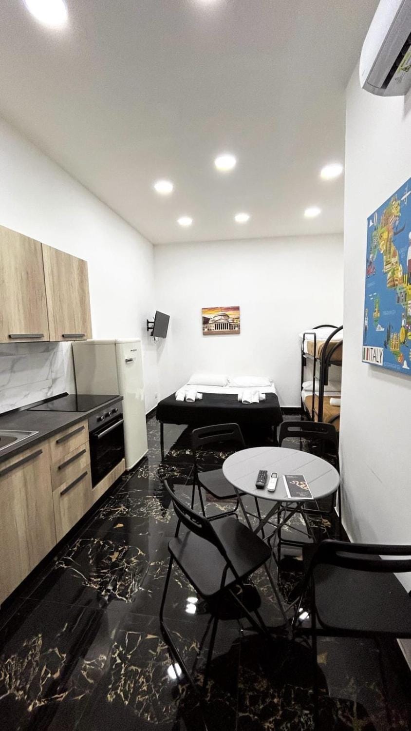 HV Dora apartment Naples historic center Apartment in Naples