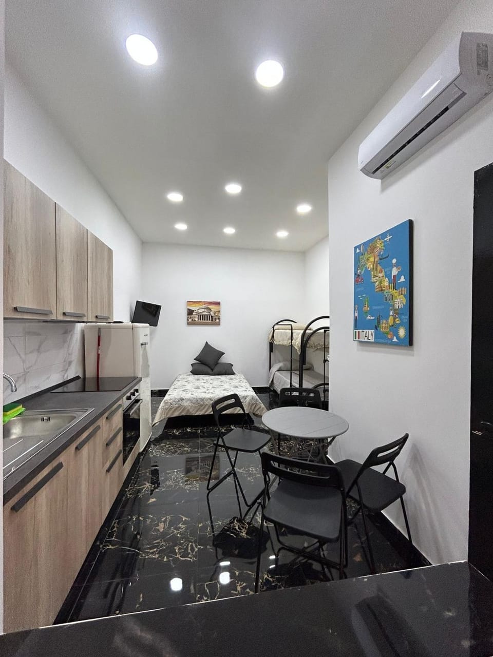 HV Dora apartment Naples historic center Apartment in Naples