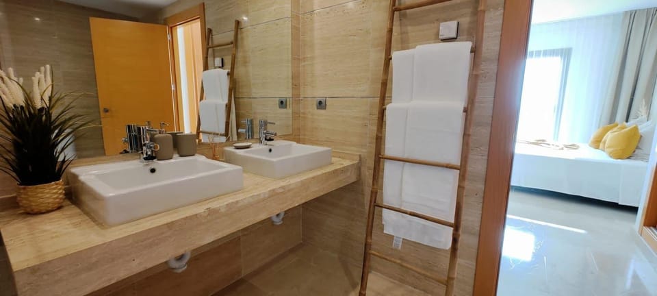 Bathroom, towels