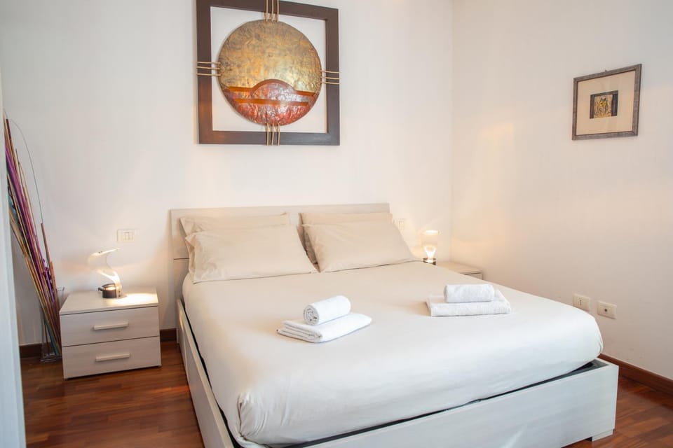 Bedroom, towels, air conditioner