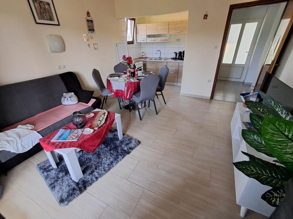 Kitchen or kitchenette, Living room, Dining area