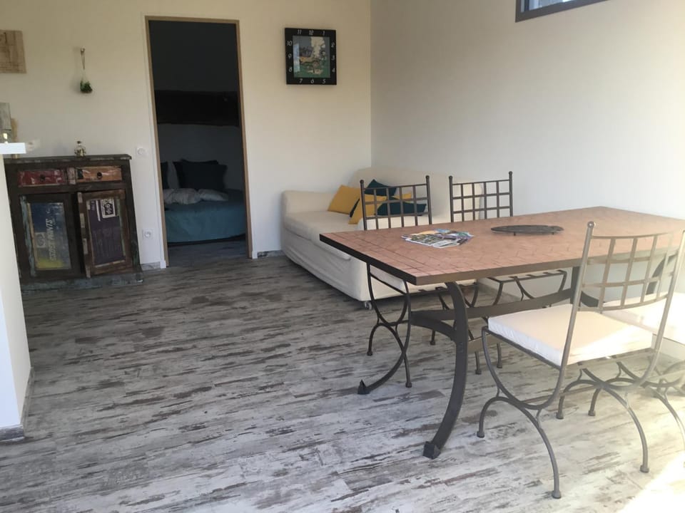 ( Mine de rien ) House in French Riviera